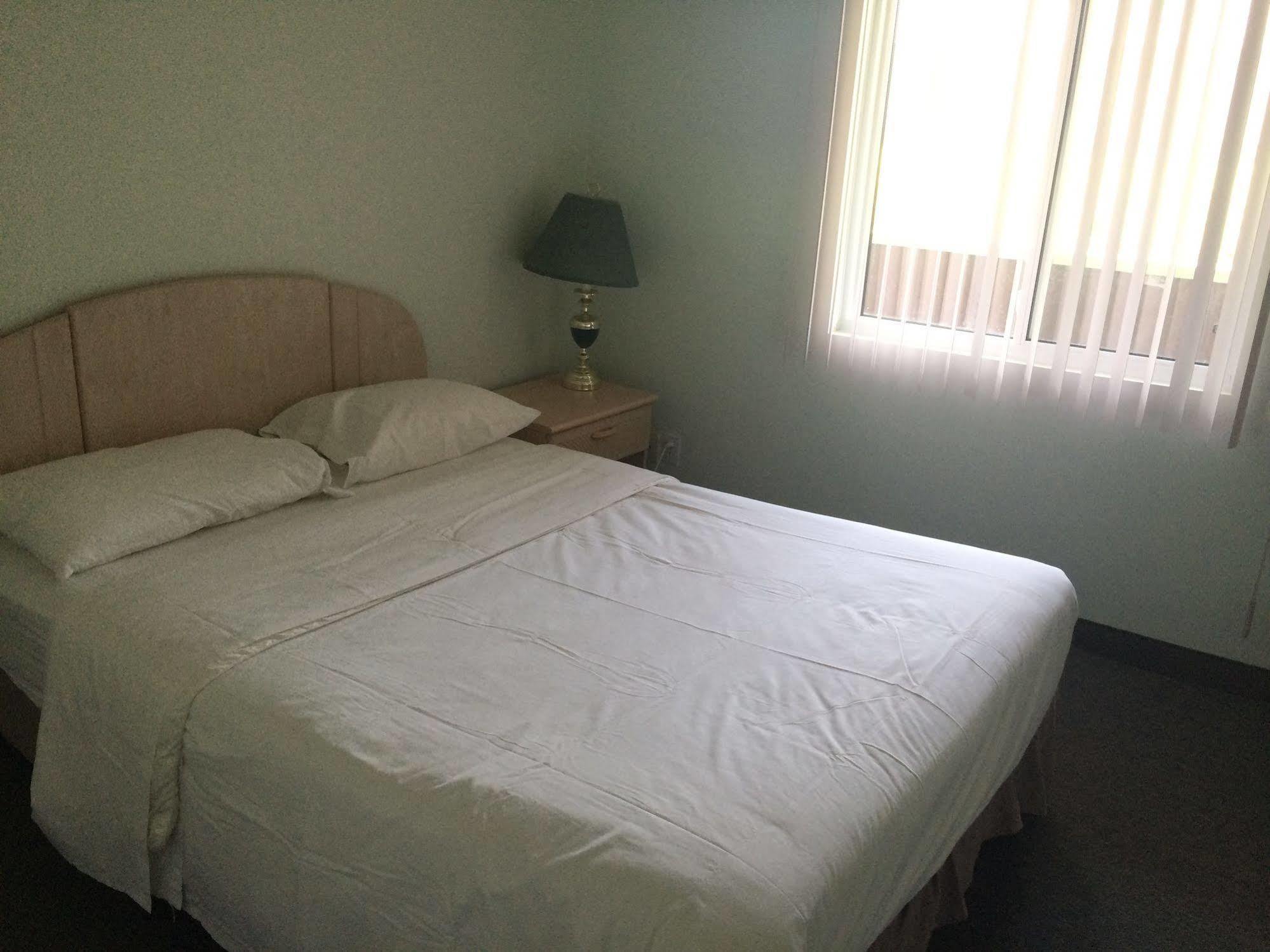 Shemron Suites Hotel Deep River Bagian luar foto