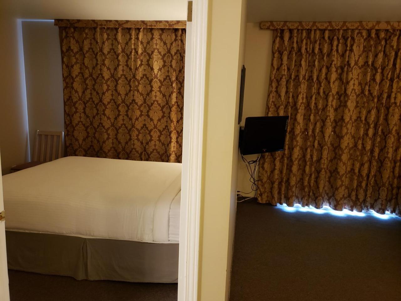 Shemron Suites Hotel Deep River Bagian luar foto