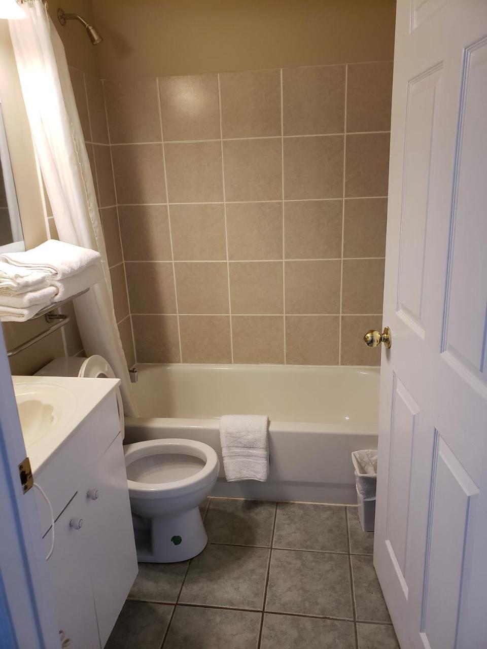 Shemron Suites Hotel Deep River Bagian luar foto