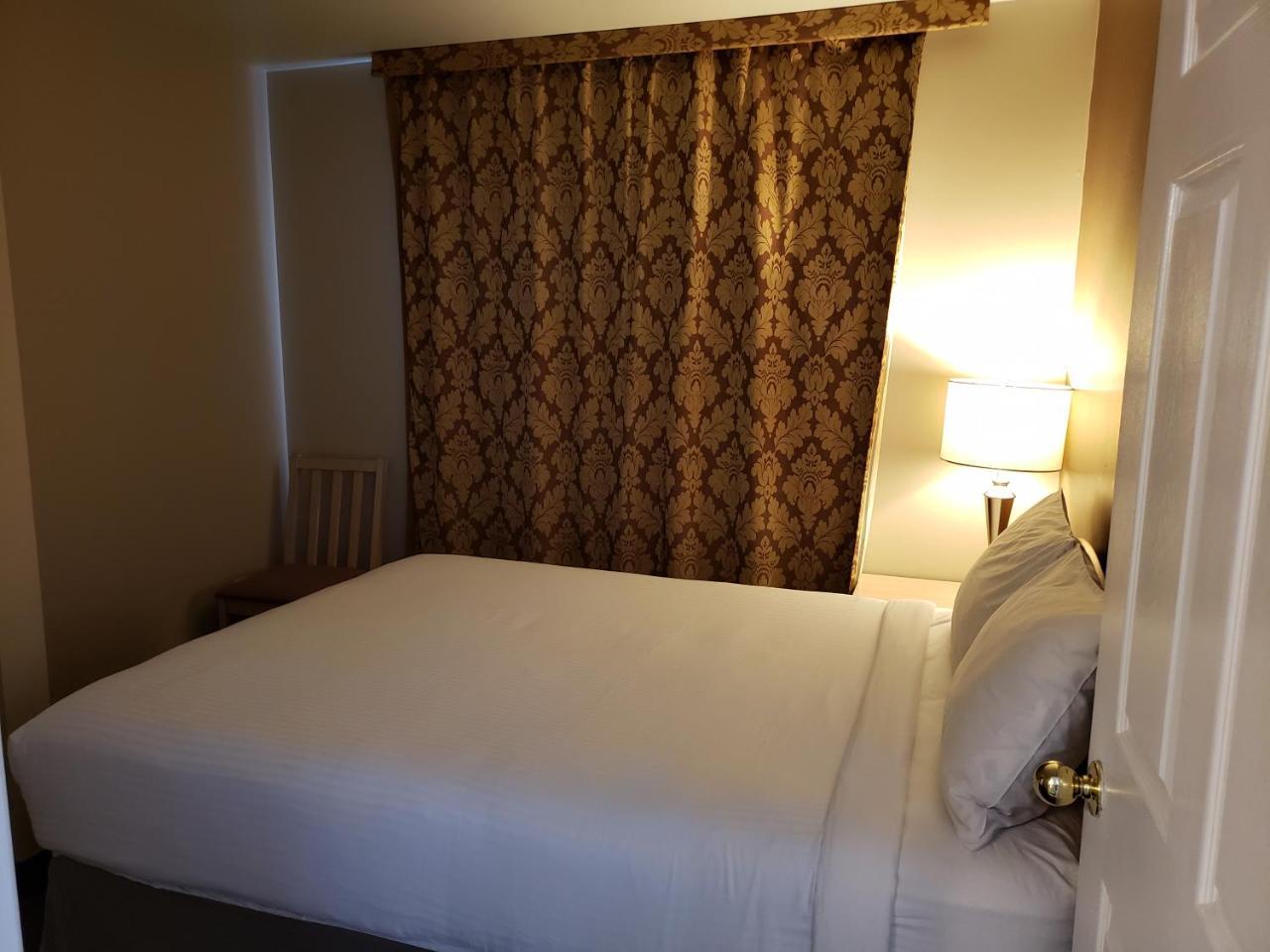 Shemron Suites Hotel Deep River Bagian luar foto