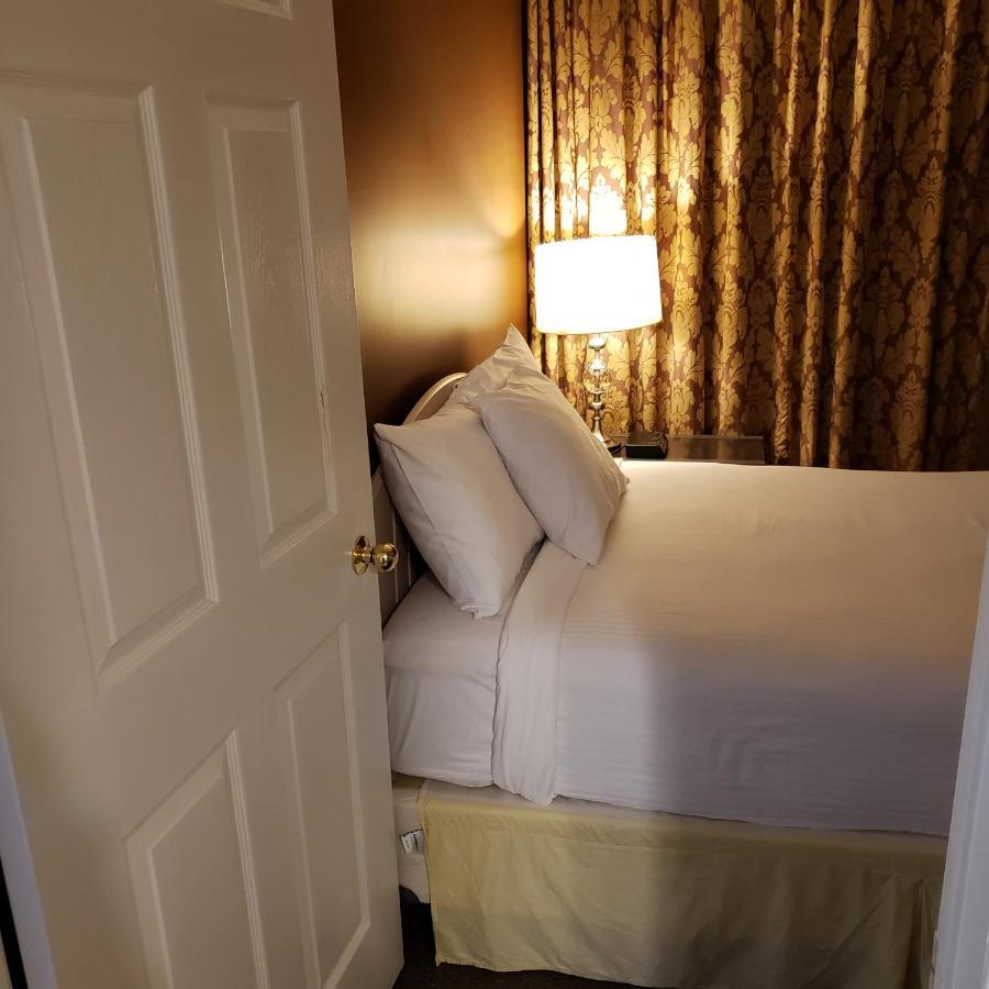 Shemron Suites Hotel Deep River Bagian luar foto